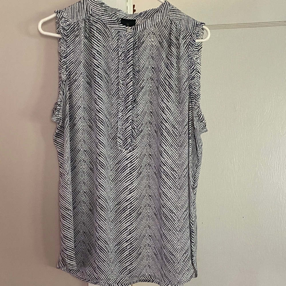 Worthington Black and White Sleeveless Blouse
